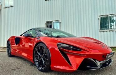 MCLAREN Artura 